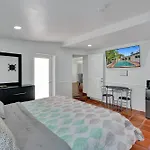 Petite Houze With Wi-Fi And Parking