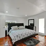 Petite Houze With Wi-Fi And Parking
