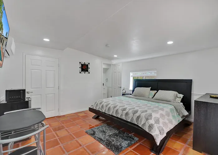 Petite Houze With Wi-Fi And Parking